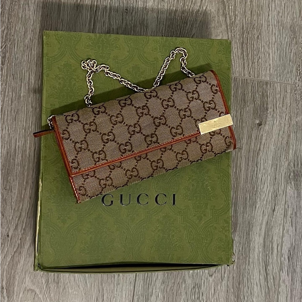 Gucci Wallet On Chain